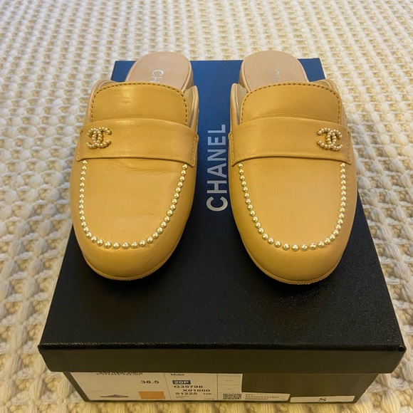Chanel Lambskin Beige Mules - Picture 2 of 4
